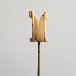 Vintage linotype matrix stickpin gold tone stick pin print duplexed